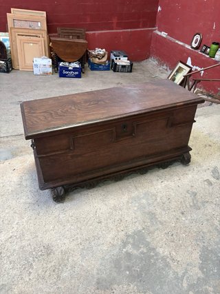 Arcón antiguo de madera