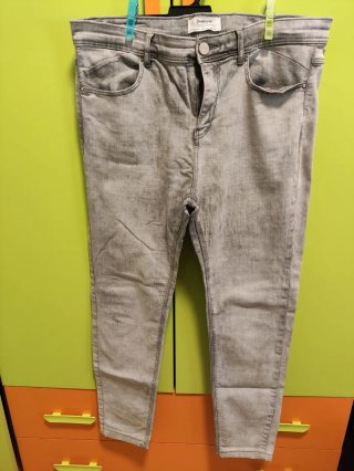 Pantalones gris Stradivarius Talla 44 Mujer