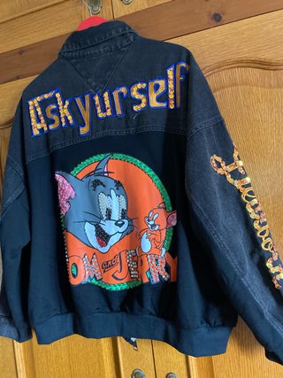 Chaqueta vaquera negra con parches