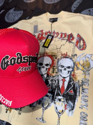 Camiseta gráfica de calaveras y coche deportivo