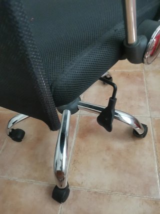 Silla de oficina ergonómica negra