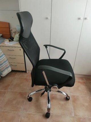 Silla de oficina ergonómica negra
