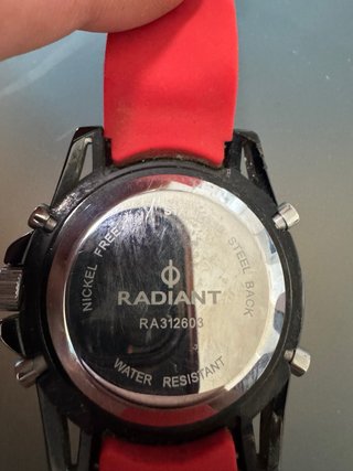 Reloj Radiant Negro y Rojo