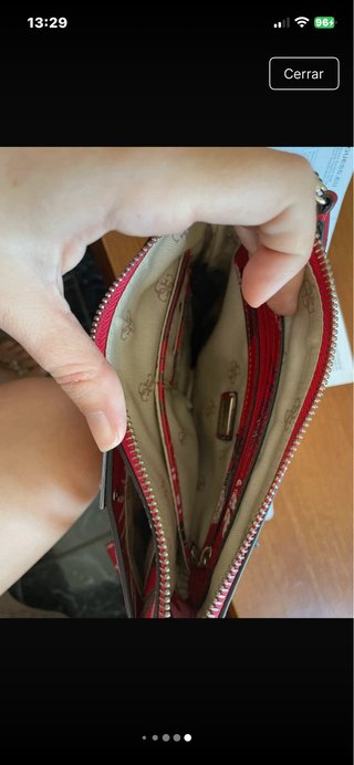 Bolso Guess floral rojo y rosa
