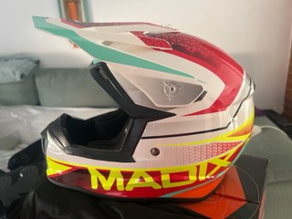 Protecciones moto infantil: casco, gafas y más