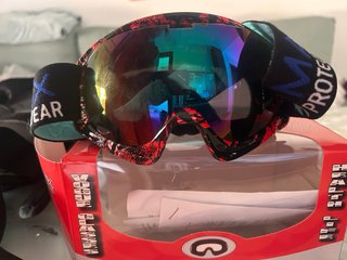 Protecciones moto infantil: casco, gafas y más