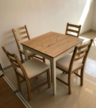 Mesa de comedor con 4 sillas, Ikea