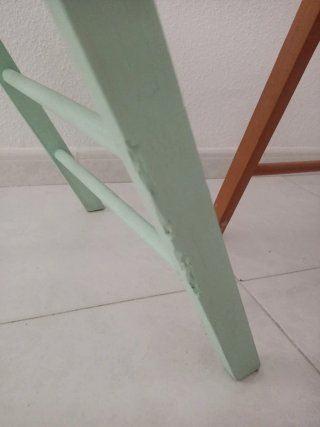 Silla plegable madera restaurada parcialmente.