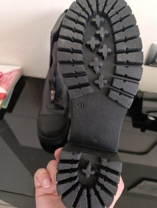 Botas negras con cremallera