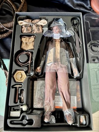 Indiana Jones Hot Toys MMS716 Dial of Destiny