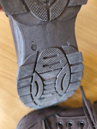 Botas marrones nuevas
