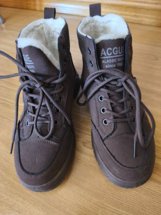 Botas marrones nuevas