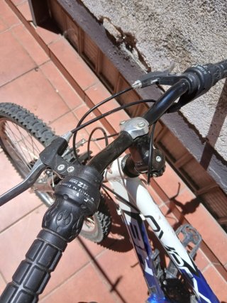Bicicleta BH Azul y Blanca