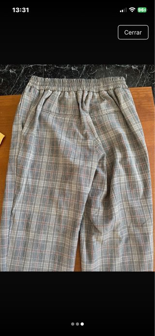 Pantalón de cuadros gris