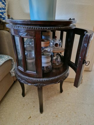Mueble botellero antiguo de madera y cristal