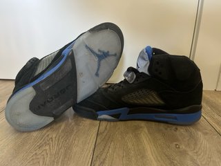 Zapatillas Jordan 5 negras y azules