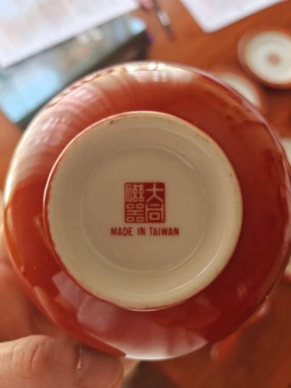 Set de porcelana china marrón y dorado