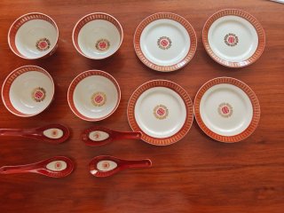 Set de porcelana china marrón y dorado