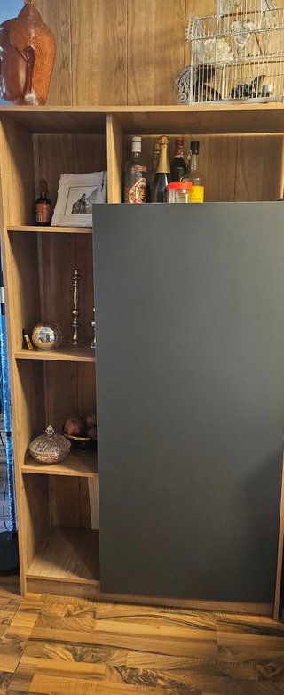 Mueble de madera y armario