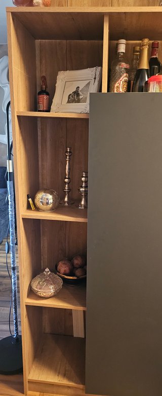 Mueble de madera y armario