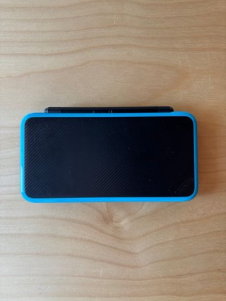 NEW Nintendo 2DS XL MUY BUEN ESTADO + Cargador +SD