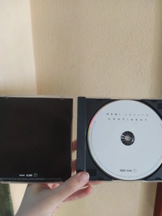 CD Demi Lovato Confident