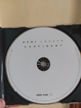 CD Demi Lovato Confident