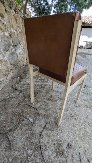 Par de sillas metálicas marrones