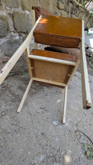 Par de sillas metálicas marrones