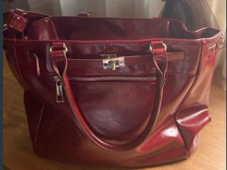 Bolso Rojo Stradivarius + Pañuelo Punto Roma