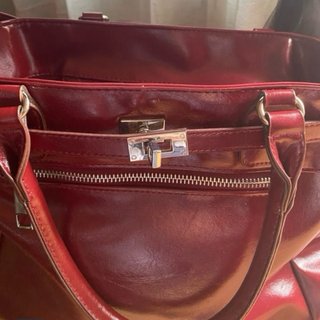 Bolso Rojo Stradivarius + Pañuelo Punto Roma
