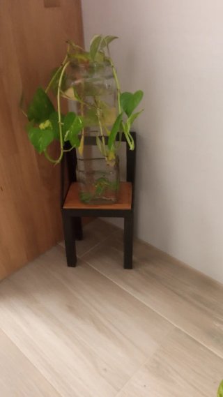 Soportes decorativo silla metal y madera