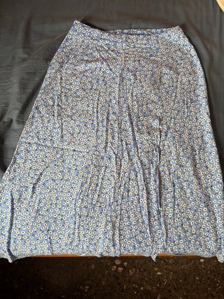 Falda larga floral azul y blanco