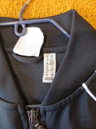 Chaqueta Adidas Negra con Rayas Blancas