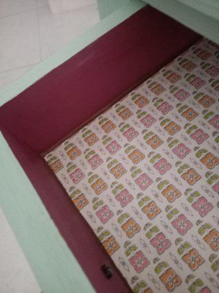 Mesita castellana restaurada con pintura tiza