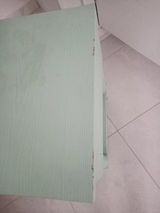 Mesita castellana restaurada con pintura tiza