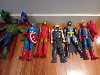 Action Figures Super Eroi Marvel e DC