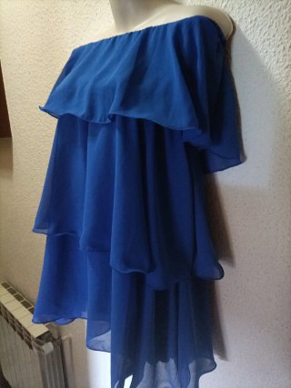 Vestido azul con volantes