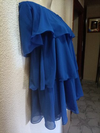 Vestido azul con volantes