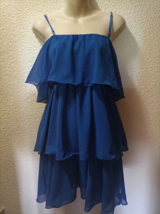 Vestido azul con volantes