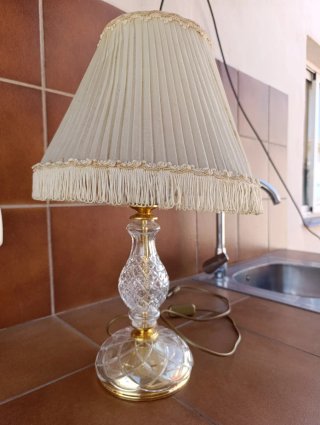 Lámpara de mesa cristal y metal dorada