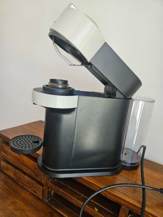 Cafetera Nespresso Krups negra/gris