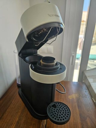 Cafetera Nespresso Krups negra/gris