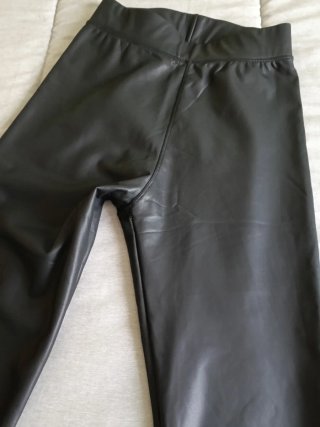 Leggings negros efecto piel