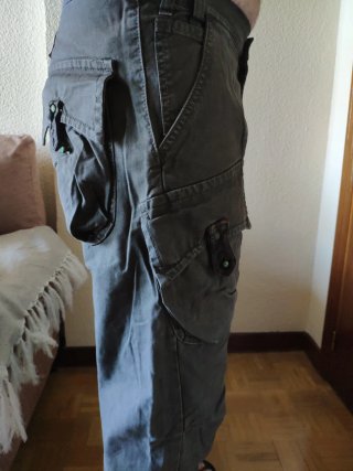 Pantalones cargo hombre gris verdoso