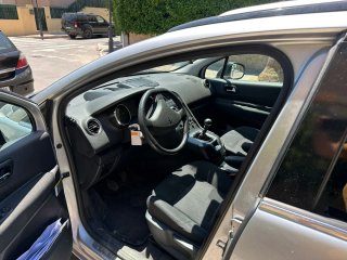 Peugeot 5008 2012