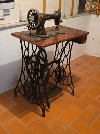 Máquina de coser Singer antigua