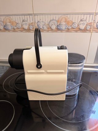 Cafetera Nespresso Poco Uso