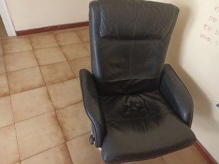 Butaca sillón piel negra con puf