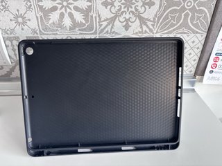 iPad 9ª Gen A2602 Gris con funda